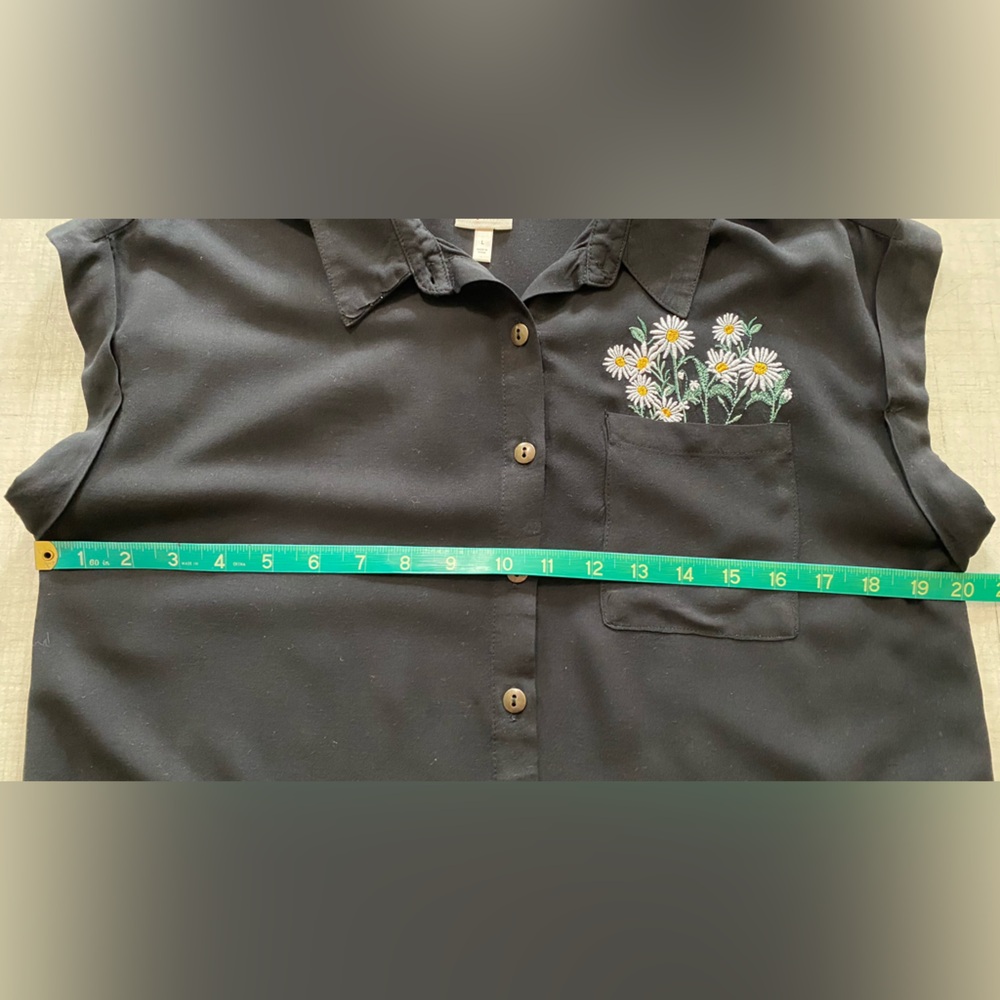Self Esteem Black Button-Down Top with Daisy Embroidery - Picture 8 of 11